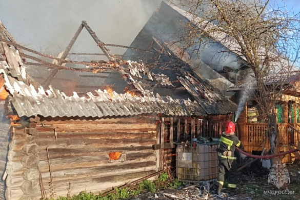 В Пучежском районе сгорел дом с двором на площади 72 квадрата